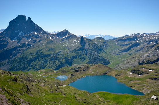Lac Cast&eacute;rau et picdu Midi d'Ossau