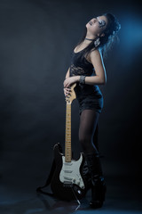 Obraz na płótnie Canvas Woman rock with guitar