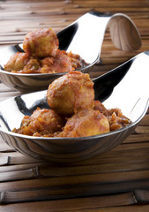 albóndigas con salsa