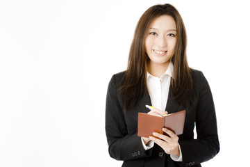 メモをとる女性社員