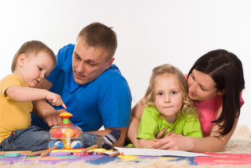 Fototapeta premium rodzina na dywanie