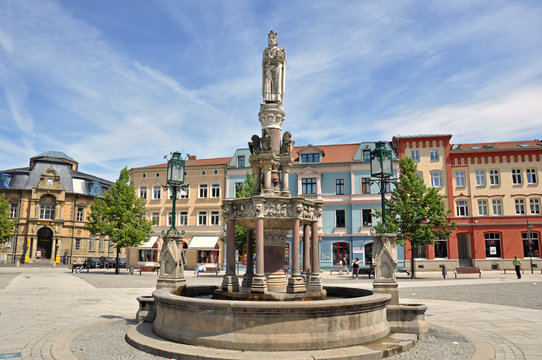 Marktplatz in Meiningen mit Heinrichsbrunnen