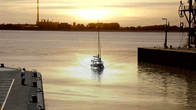 Segelboot kehrt heim