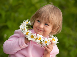 Little girl with camomile diadem