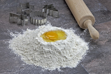 Ei und Mehl zum Kekse backen