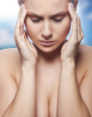 woman having migraine - obrazy, fototapety, plakaty