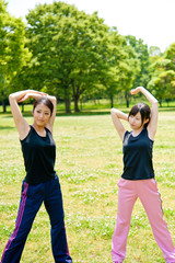 Obraz premium beautiful asian women exercising in the park