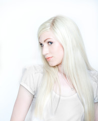 Naklejka premium shy girl looking
