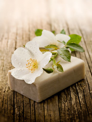 Obraz na płótnie Canvas natural flower soap