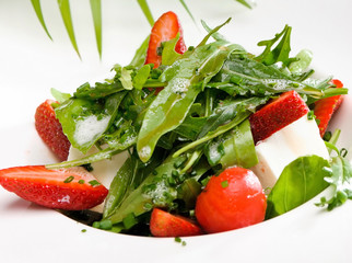 Salad with strawberries