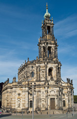Fototapeta na wymiar Hofkirche w Dre¼nie w ciągu dnia