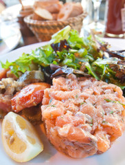 Fresh salmon salad with tomatoes