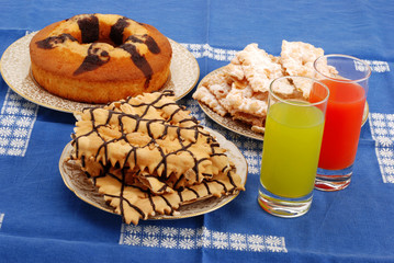 COLAZIONE DI DOLCI E SUCCHI DI FRUTTA