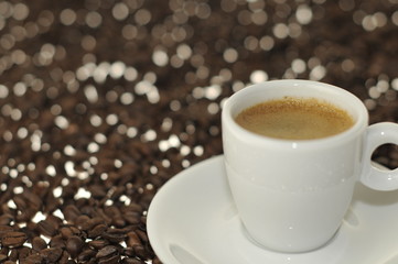 Espressotasse mit Bohnen