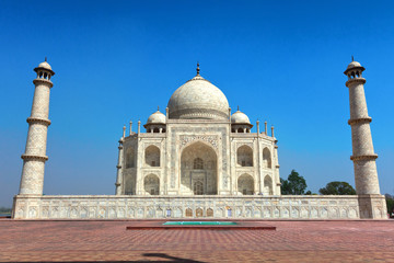 Fototapeta na wymiar Taj Mahal east facade