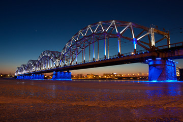 Obraz premium Railway bridge at night