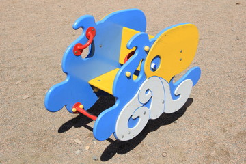 Качалка на детской площадке