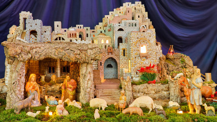 Christmas Nativity Scene - Baby Jesus, Mary, Joseph & Shepherds