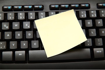 Nachricht auf einer Computertastatur