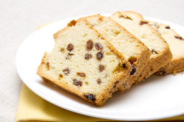 cake with raisins