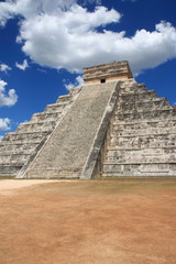 Obraz na płótnie Canvas Piramidy Majów w Chitchen Itza