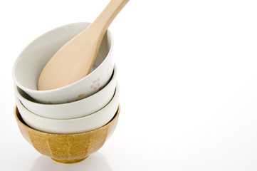 白背景に重ねた茶碗のアップ