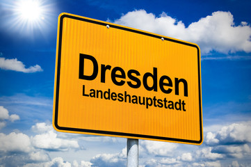 Ortsschild mit Dresden