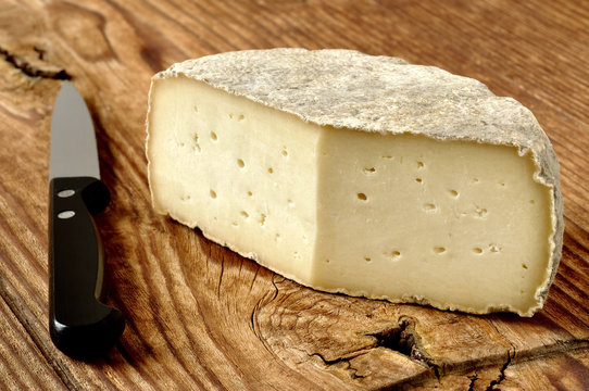 Formaggella tipica delle valli bergamasche
