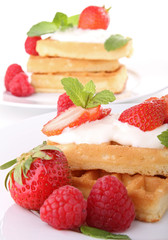 gaufre, crème chantilly et fruits