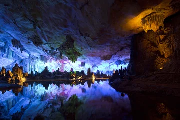 Wandcirkels plexiglas Cavern and water in Guilin, China © TravelWorld