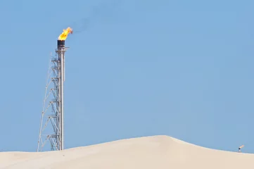 Fototapete Sandige Wüste Flaming candle in the desert