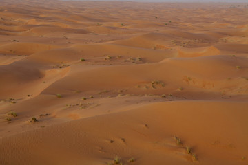 Fototapeta na wymiar Vista dall'elicottero deserto arabico