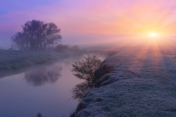 Fototapeta na wymiar Colorful dawn on the river