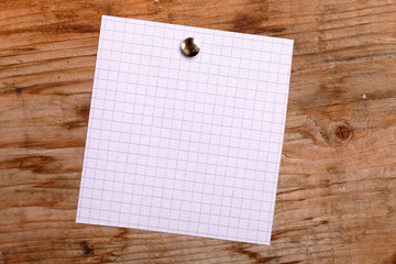 note paper on the wood background
