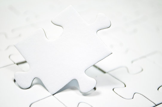 Weißes Puzzleteil