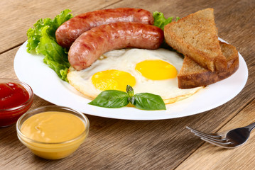 Fried eggs with sausages
