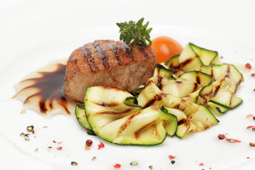 Schweinefiletmedaillon mit Zucchini