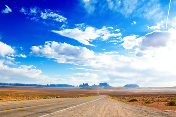 Fototapeta na wymiar Road to Monument Valley, Utah