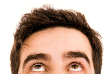 Naklejka premium Close-up of Young man looking up