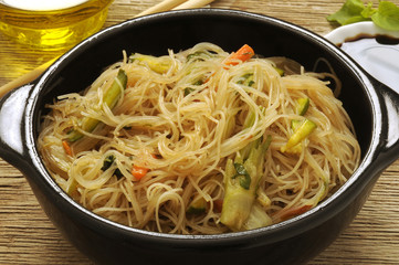 Spaghetti di soia alle verdure