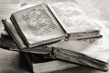 Старые церковные книги.