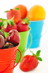 Черешня, клубника, абрикосы