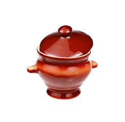 Горшок с крышкой из глины. Изолировано на белом фоне.