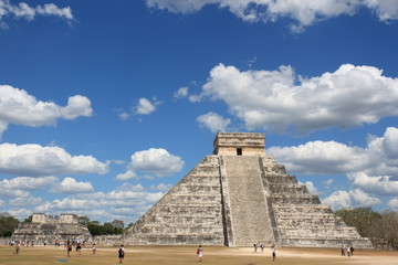Fototapeta na wymiar Piramidy Majów w Chitchen Itza