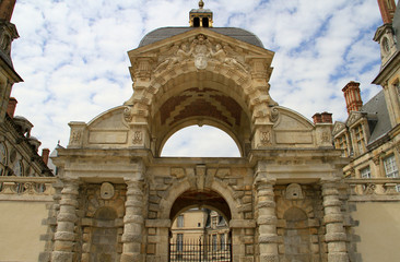 Porte du Baptistère - Chateau de fontainebleau - France
