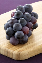 fresh concord  grapes