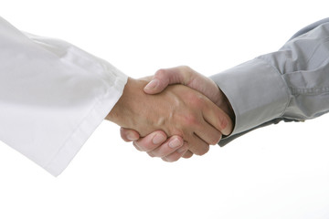 Médecin et patient : poignée de mains