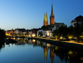 Fototapeta premium Lübeck bei Nacht