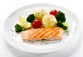 Grilled salmon and vegetables