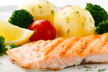 Grilled salmon and vegetables